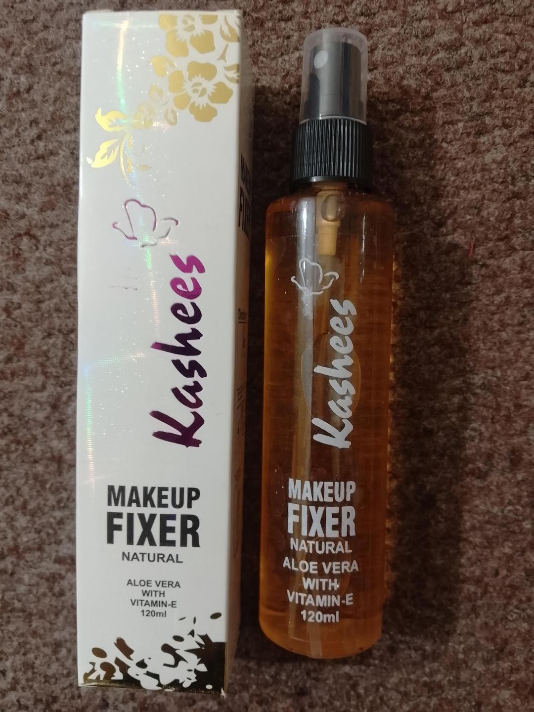 Kashee's Makeup Fixer & Loose Powder Set